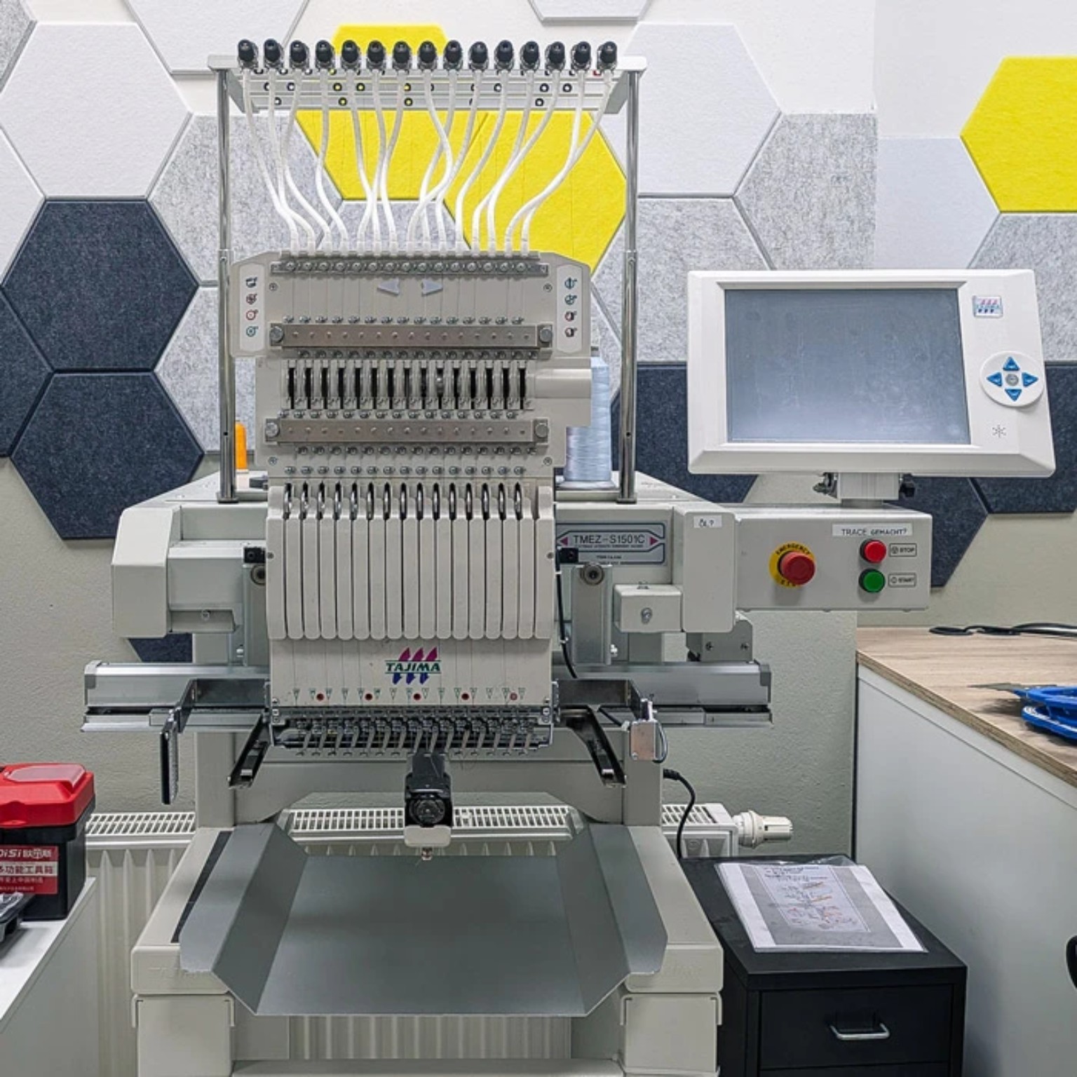Tajima TMEZ Stickmaschine von Modico Graphics bei Lamasuli Schweinfurt