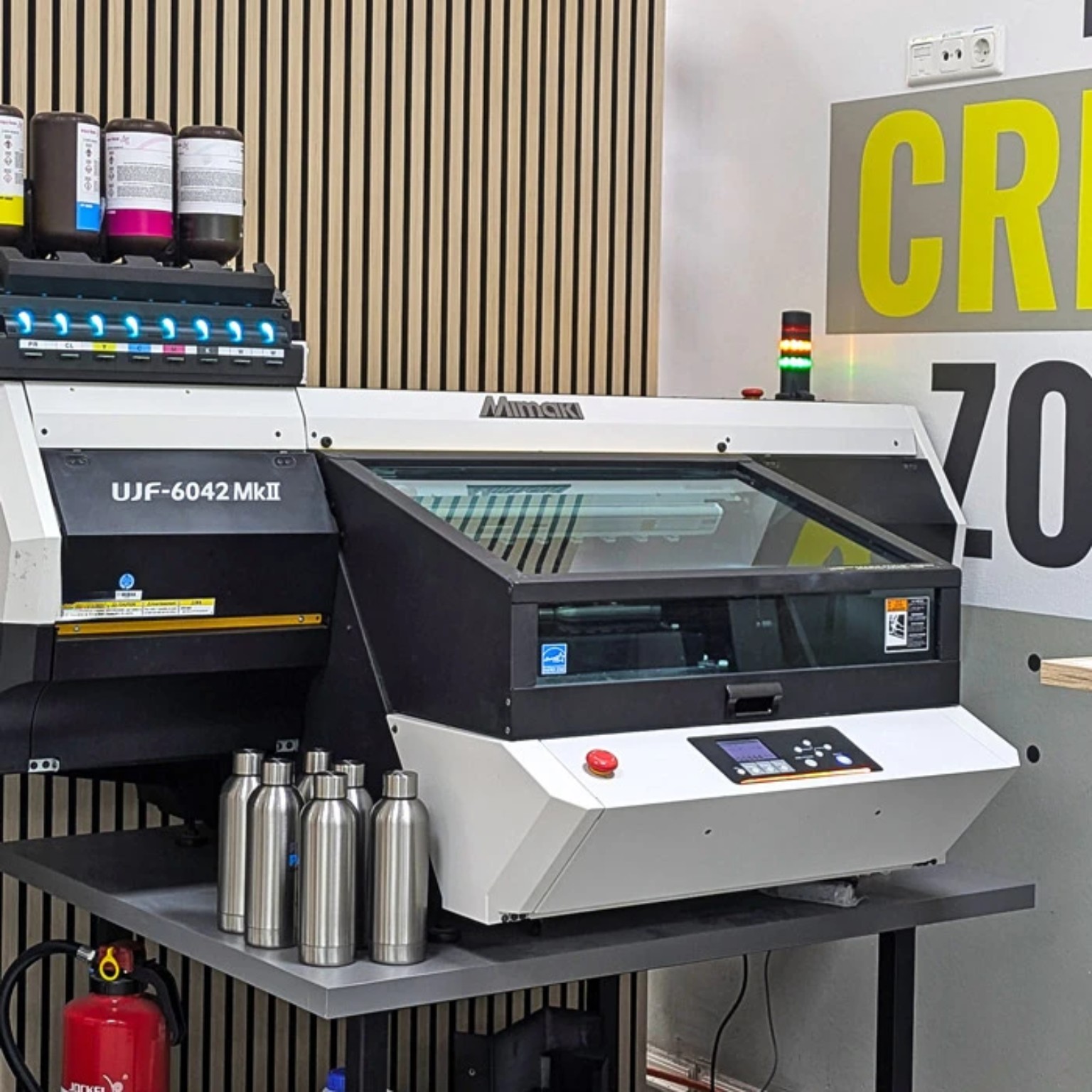 Das Flachbettdrucksystem Mimaki UJF-6042 MkII bei Lamasuli in Schweinfurt